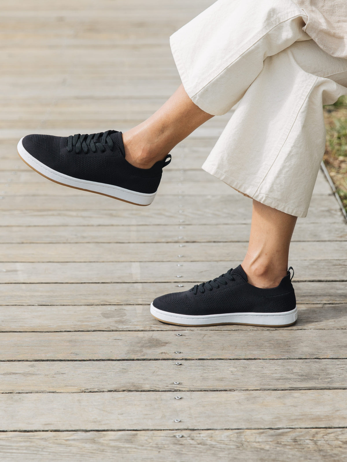 Jet Black White:style