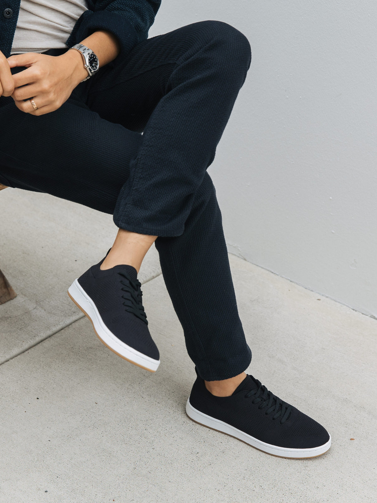 Jet Black White:style