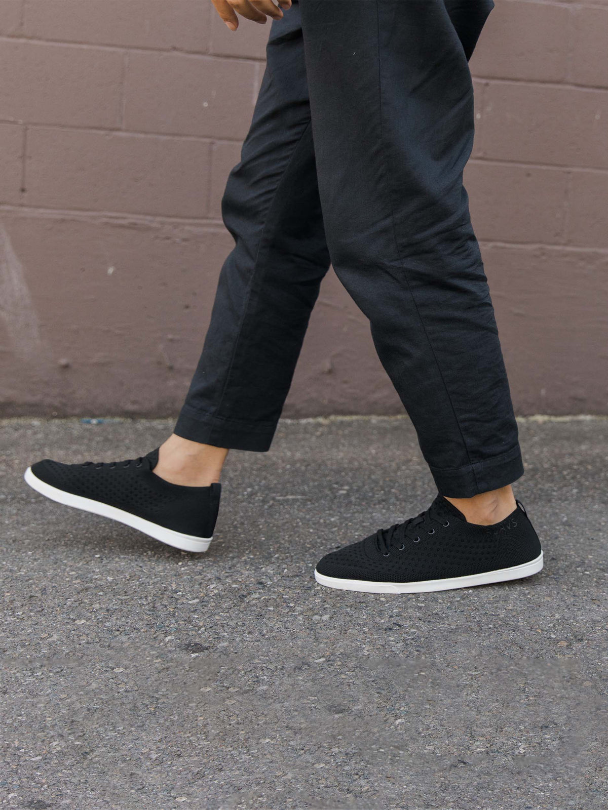 Black on White:style