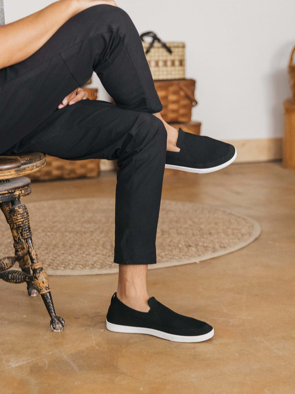 Jet Black White:style