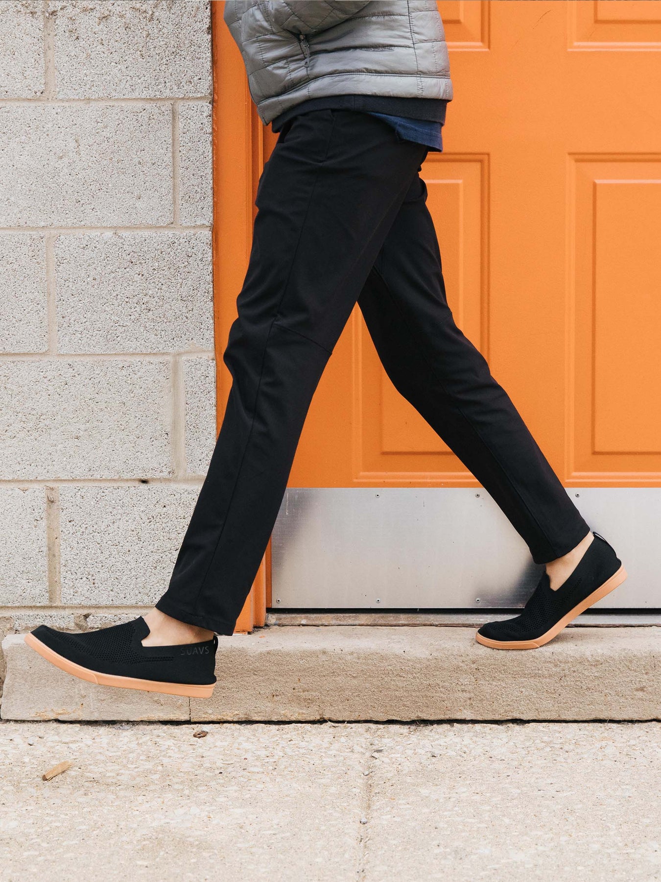 These are the Suavs Men\'s The Barton slip-on shoes in a black. Men main image 2